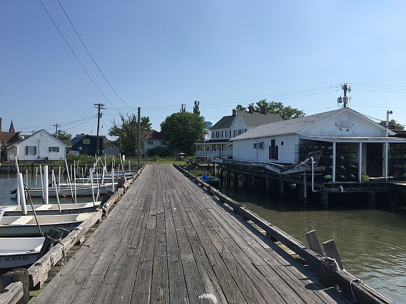 Tangier, Virginia seen from the County Dock. Author: Seriousresearcher13 – CC BY-SA 4.0