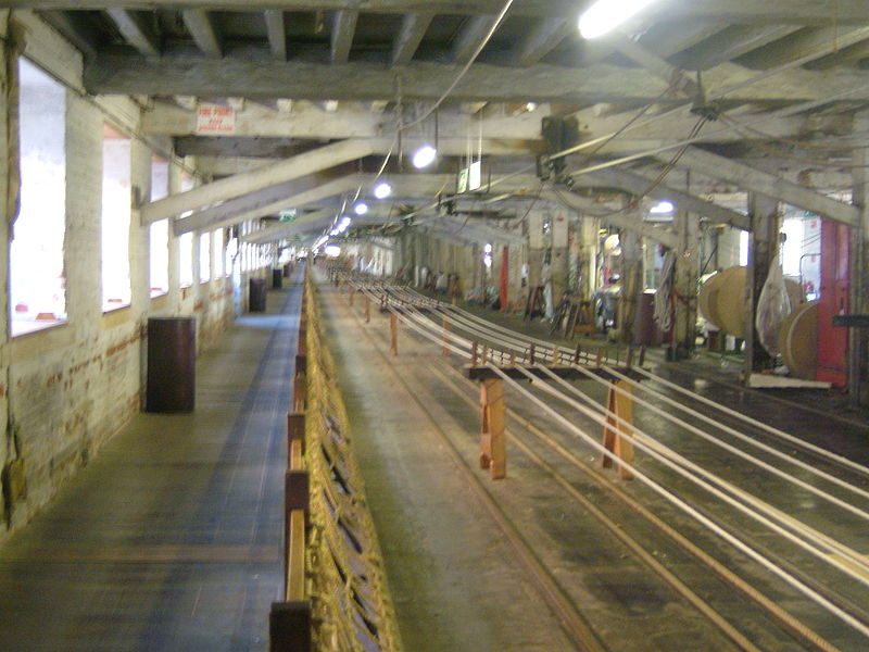 Laying the rope in the ropewalk is a part of the manufacture – Author: Clem Rutter, Rochester Kent – CC BY 2.5