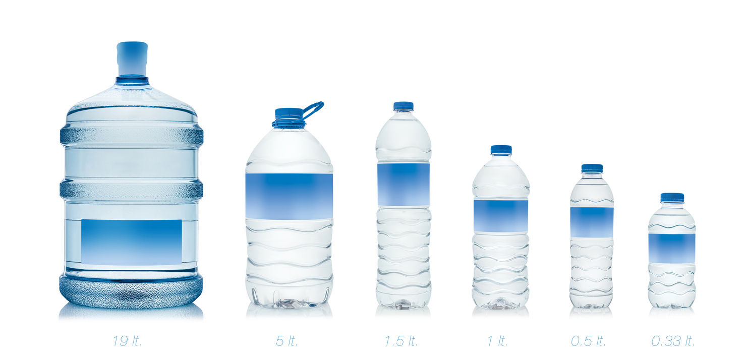 Бутилированная вода объем. Баклажка воды. Бутылка воды без этикетки. Бутылка для воды 1 литр. Этикетка на бутылку воды.