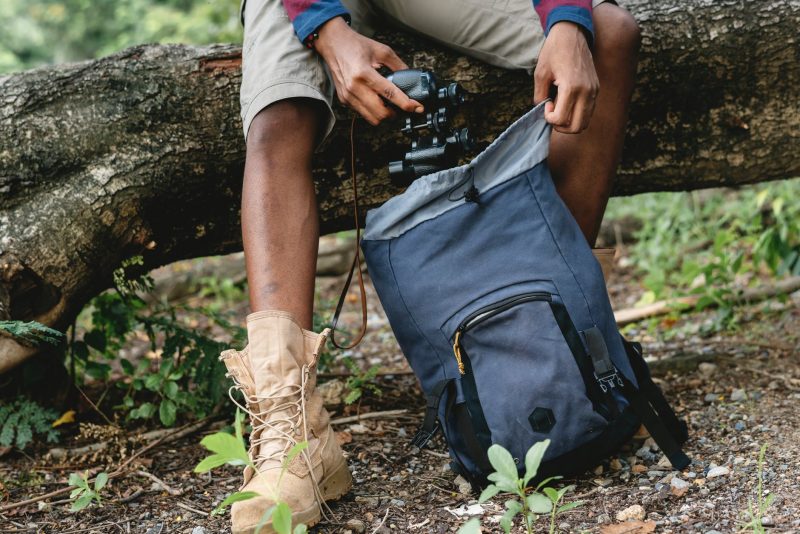 For an affordable alternative to dedicated binocular straps, and something better than the simple round-the-neck arrangement that comes with most binoculars, you don’t need anything more than a simple piece of paracord.