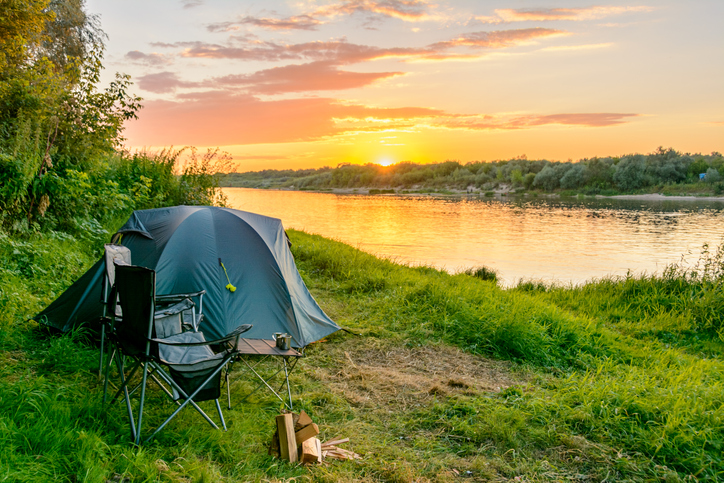 If you’ve set up camp and still have some time before nightfall, you have the perfect opportunity to look for food