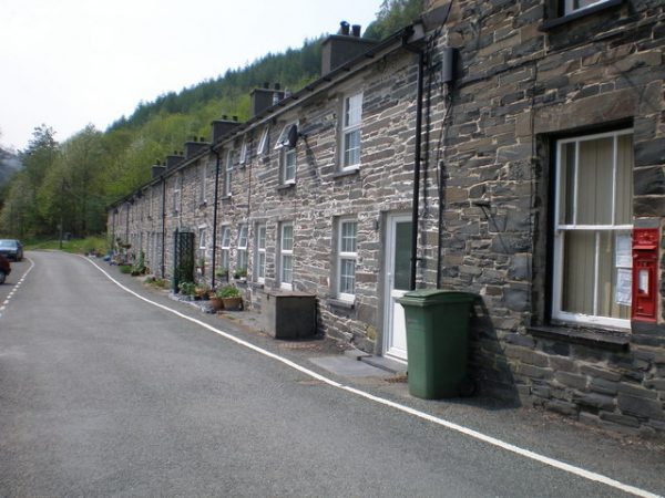 Cottages at Aberllefenni. Hefin Richards CC BY-SA 2.0