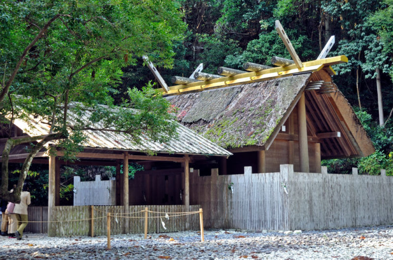 Tourists can only view the Grand Shrine of Ise from the outside 