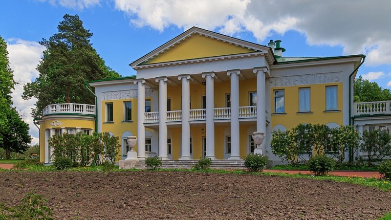 Exterior of the Gorki Leninskiye estate