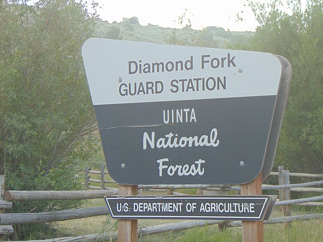 Sign signaling the entrance to the Diamond Fork Guard Station